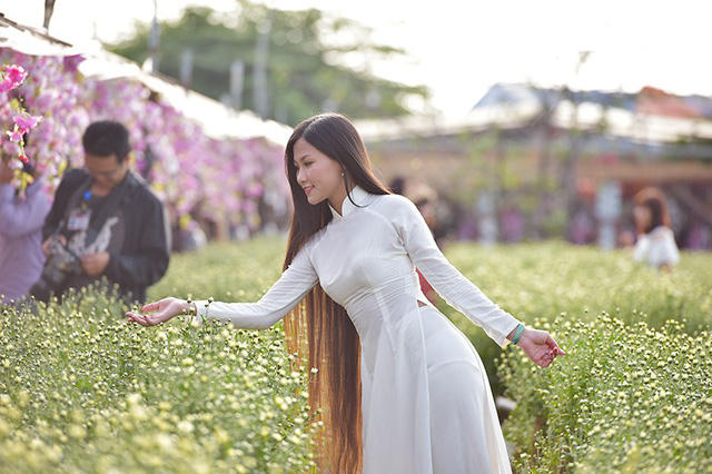 Cho thu&ecirc; chụp ảnh, chủ vườn c&uacute;c họa mi kiếm h&agrave;ng chục triệu mỗi ng&agrave;y