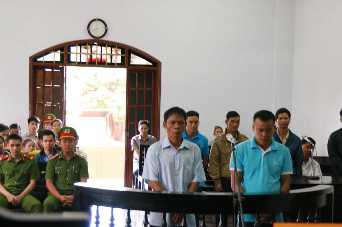 Rất đông người dân và một số nhân chứng có mặt tại phiên tòa