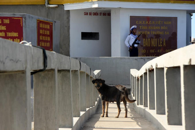 Đội đặc nhiệm đêm tỉnh hơn ngày ở Trường Sa