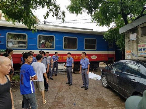 Theo một số người dân, khu vưc xảy ra tai nạn là điểm “mù” khuất tầm nhìn của người đi đường.