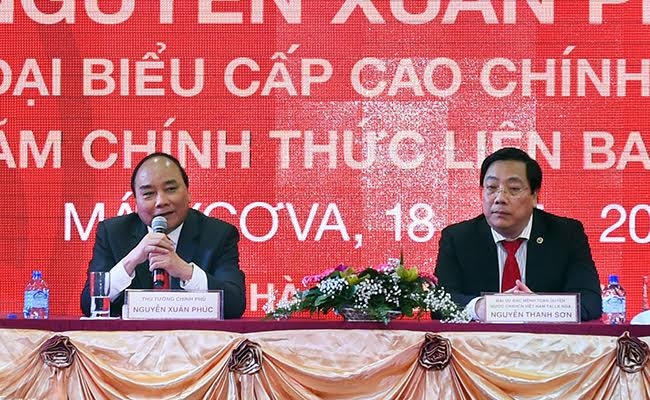Thủ tướng Nguyễn Xu&acirc;n Ph&uacute;c gặp gỡ kiều b&agrave;o tại Nga