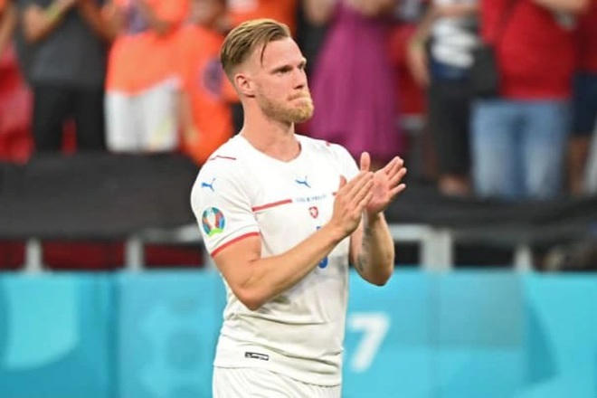 CH Séc đã chơi một trận xuất thần khi đứng vững trước những đợt tấn công của Hà Lan. Trong thành công ấy, Tomas Kalas đã đóng góp không nhỏ. Không những vậy, Tomas Kalas còn là người chuyền bóng để Tomas Holes ghi bàn thắng mở tỷ số vô cùng quý giá.