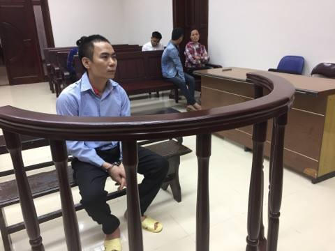 Bị cáo trước vành móng ngựa trong phiên xét xử.