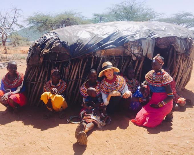 Phạm Hương v&agrave; Lệ Hằng x&uacute;c động khi thấy voi bị giết hại d&atilde; man ở Kenya