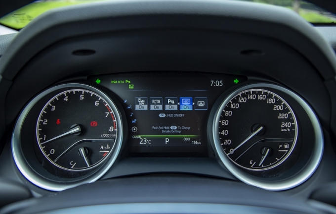 Toyota Camry 2019 nhập khẩu từ Th&aacute;i Lan gi&aacute; b&aacute;n từ 1,029 tỷ đồng