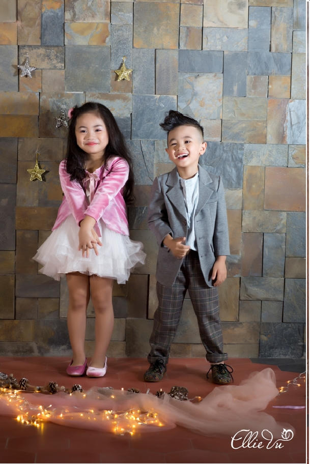 Theo các NTK của EllieVu Boutique, cảm xúc “háo hức mong đợi”của các bé là “chất liệu đặc biệt” nhất làm nên những thiết kế của mùa Lễ hội năm nay.