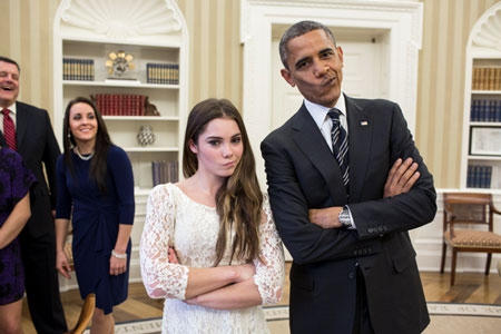 Năm 2012, Tổng thống Obama đã bắt chước điệu "không ấn tượng" của một vận động viên thể dục dụng cụ trong cuộc gặp đội thể dục dụng cụ Olympic Mỹ vào ngày 15/11.