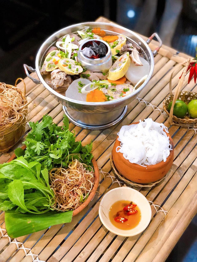 Tùy vào khẩu vị và điều kiện của chủ nhà mà món lẩu cù lao có