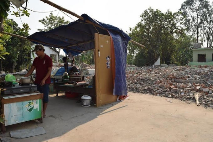 Sinh hoạt vất vả.