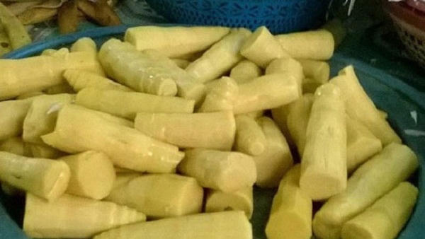 Hơn 400kg măng tươi muối bị phát hiện có chưa chất vàng ô. Ảnh: Internet