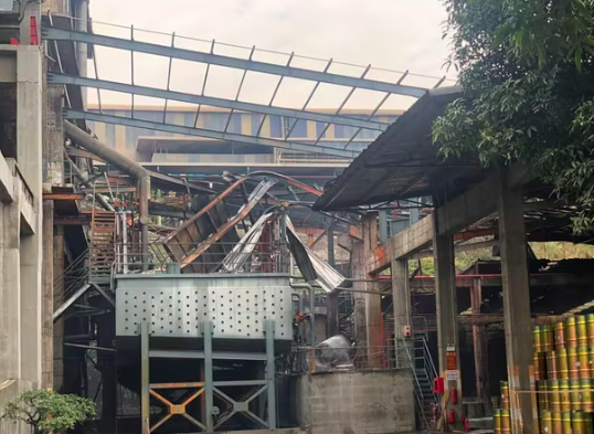 Hiện trường vụ nổ tại một nhà xưởng trong Khu Công nghiệp Tằng Loỏng trên địa bàn xã Tằng Loỏng khiến một người tử vong.