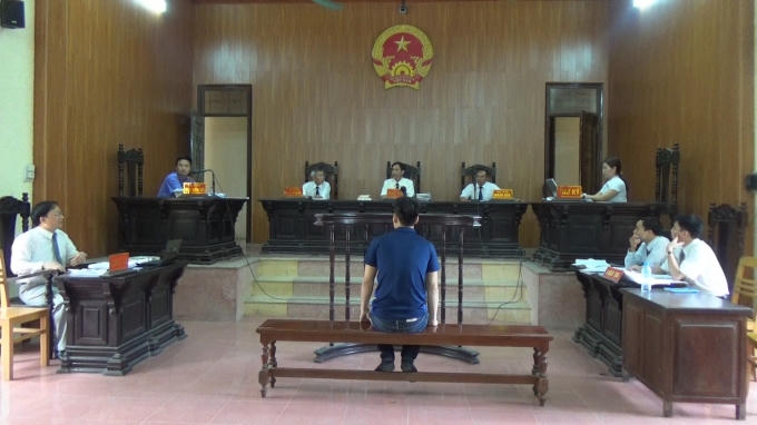 Phiên tòa xét xử bị cáo Hồng.