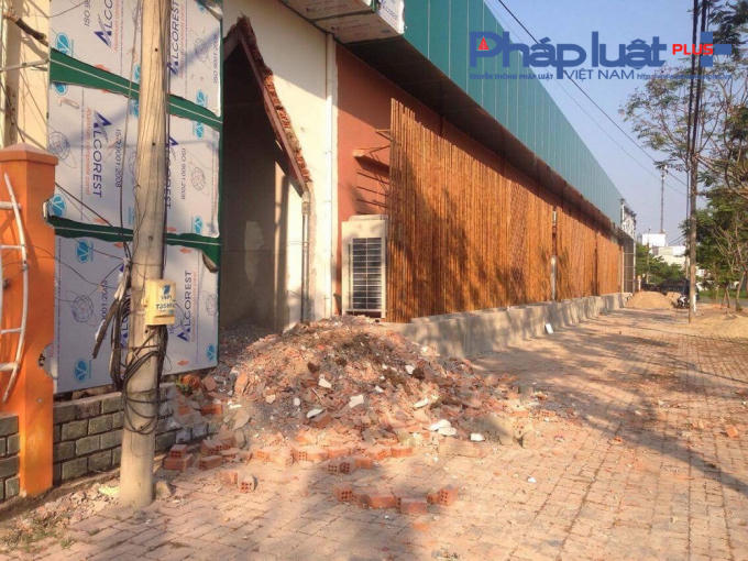 Một trong hai công trình không phép tại số 3 Phạm Hùng - Hoàng Đạo Thành.