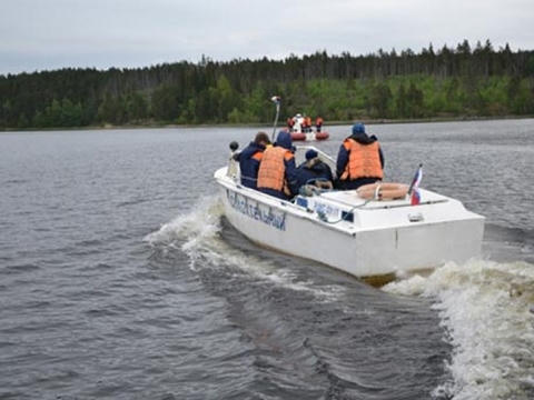 Lực lượng cứu hộ tìm kiếm các nạn nhân bị mất tích. (Ảnh: TASS)