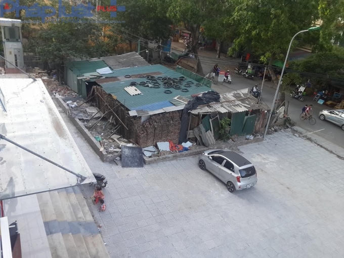 Phần diện tích thuộc không gian công cộng hiện tại vẫn chưa hoàn thành giải phóng mặt bằng, khuôn viên cây xanh, sân chơi vẫn chưa có.