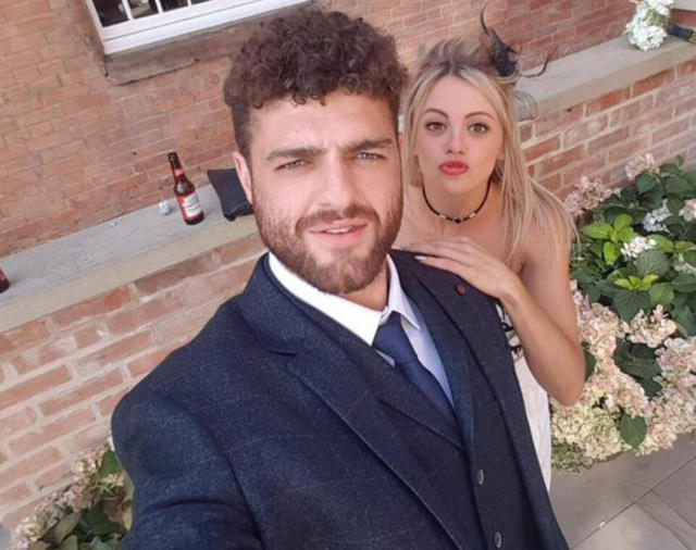 Lily đang trên đường tới Blackpool cùng bạn trai Sam Wadsworth thì bị tắc đường