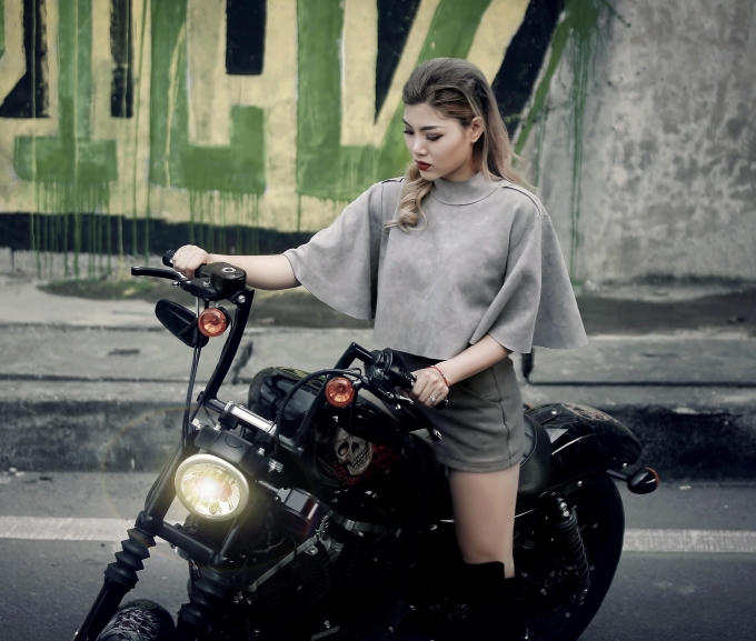 Vốn có niềm đam mê với những dòng xe phân khối lớn và xe độ nên Thu Anh muốn lưu giữ lại tuổi trẻ của mình cùng chiếc xe mình yêu thích.