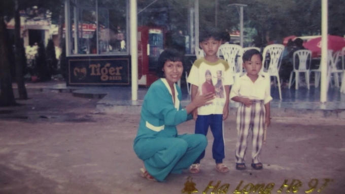 Bố mất từ nhỏ nên mẹ Việt Thắng chính là chỗ dựa tinh thần lớn nhất của cả hai anh em.