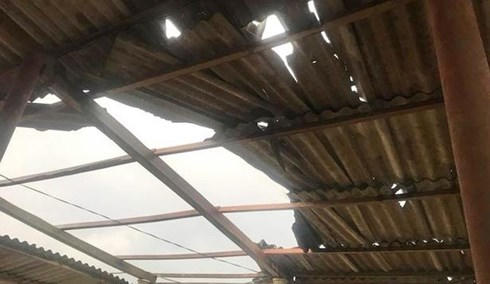 Hà Tĩnh: Lốc xoáy trên diện rộng, nhà cửa, hoa màu bị tàn phá nặng nề