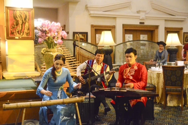 Nữ họa sỹ quốc tế Văn Dương Thành giới thiệu bộ tranh về Đức Phật nhân Lễ Phật Đản