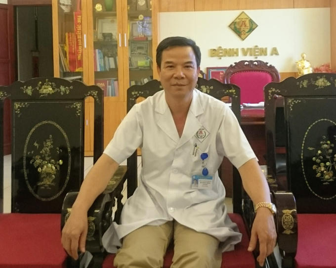 Ông Đỗ Minh Thịnh, Giám đốc Bệnh viện A Thái Nguyên trao đổi với phóng viên.