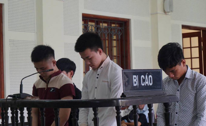 Các bị cáo tại phiên xét xử ngày 9/6.