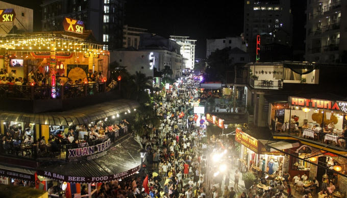 Vừa mới khia trương, ngay lập tức người dân, du khách nườm nượp kéo nhau về thăm quan và trải nghiệm nhiều điều thú vị tại đây..