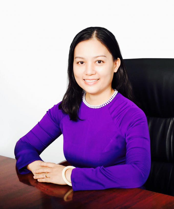 Cô hiệu trưởng Phan Thị Hương Giang.