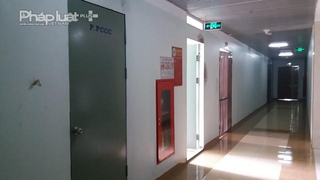Điều đáng nói, dù vi phạm an toàn PCCC nhưng chung cư này vẫn hoạt động, ẩn chứa hiểm họa khôn lường.