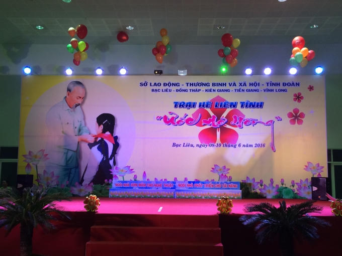 Sân khấu trại hè.