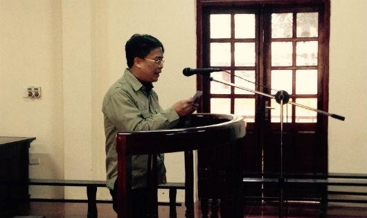 Bị cáo Quyền (người duy nhất đang bị tạm giam trong vụ án này) trình bày phần bào chữa của mình.