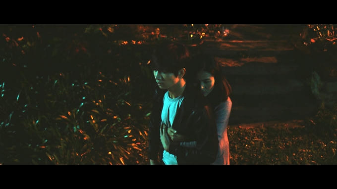 V&acirc;n Trang v&agrave; Tim h&ocirc;n nhau 5 tiếng khi quay phim kinh dị 'O&aacute;n'