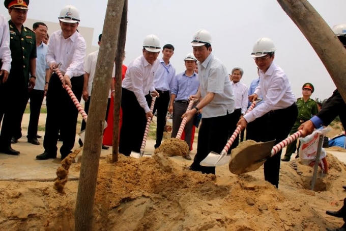 Chủ tịch nước Trần Đại Quang trồng cây lưu niệm tại Đà Nẵng.
