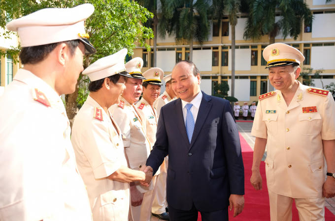 Thủ tướng thăm hỏi lãnh đạo Bộ Công An