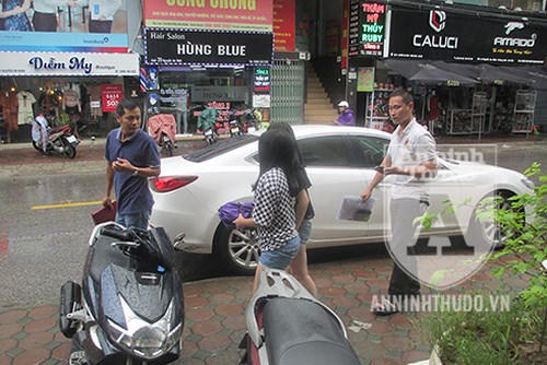 Khoảnh khắc vỡ &ograve;a sung sướng của những người tham gia