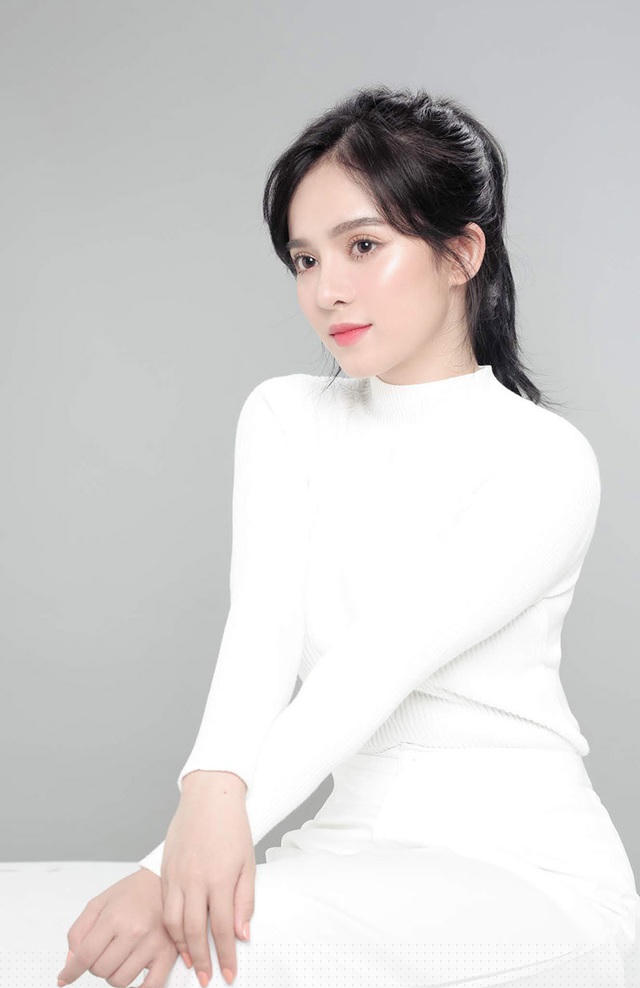 Dù chụp góc nào thì nhan sắc của Kim Quý cũng thuộc hang “không phải dạng vừa đâu”.