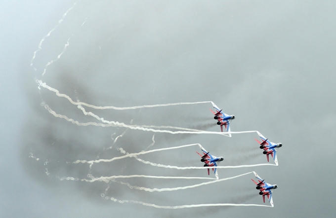 MiG-29 (Chim én) nhào lộn trên không trung. (Ảnh: Sputnik).