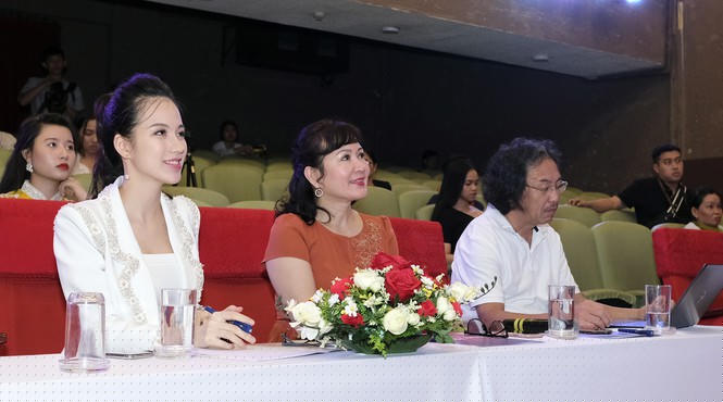 Nhan sắc xinh đẹp của giám khảo Hoa khôi Sinh viên Việt Nam 2020 - ảnh 1