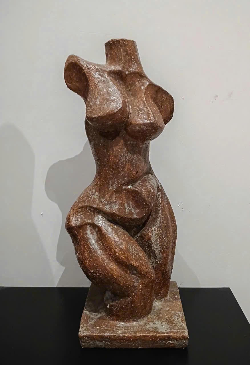 Cơ thể - Gốm; Tác giả: Nguyễn Quốc Hưng.