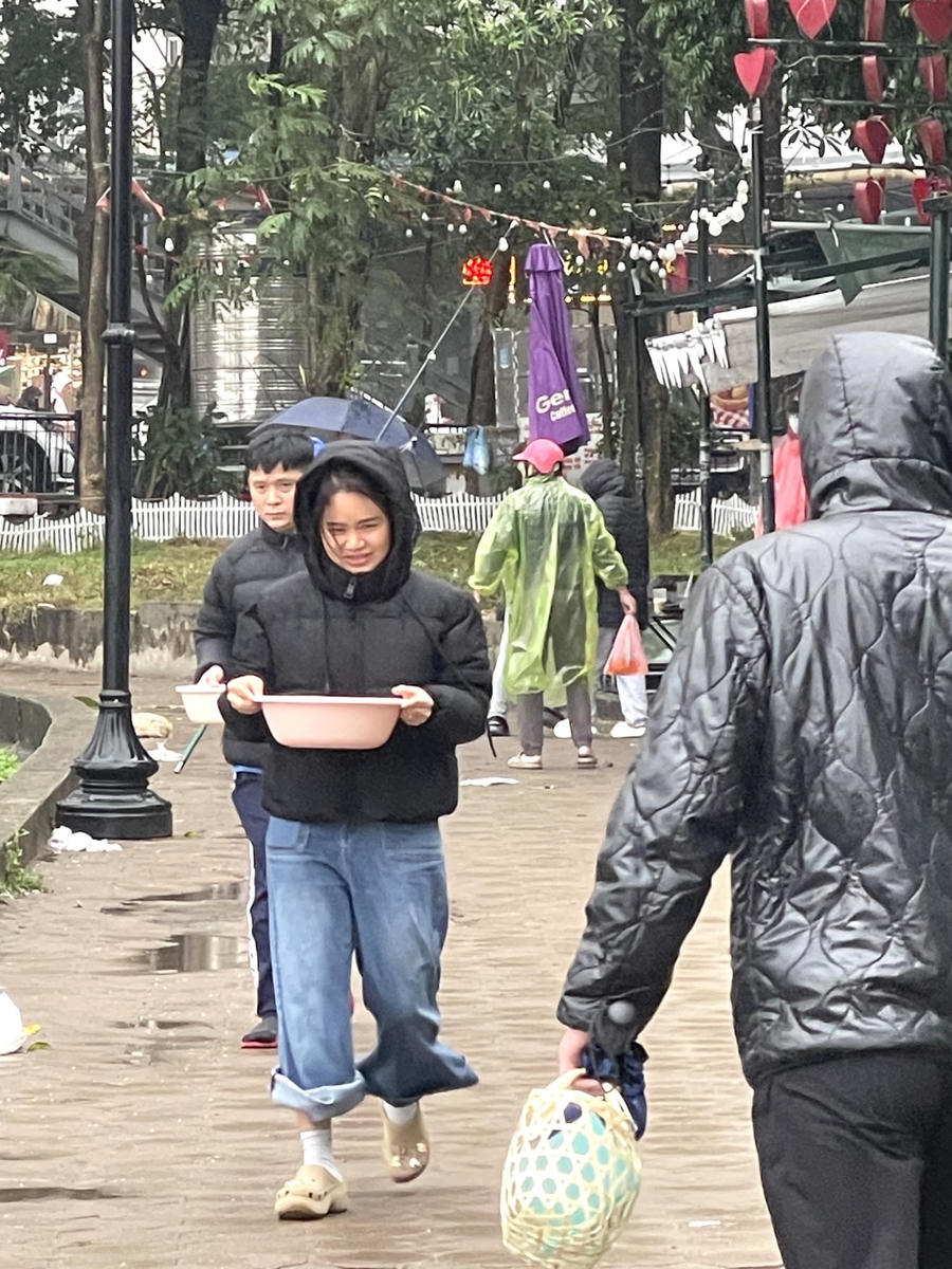 Không khí đi thả cá chép tấp nập