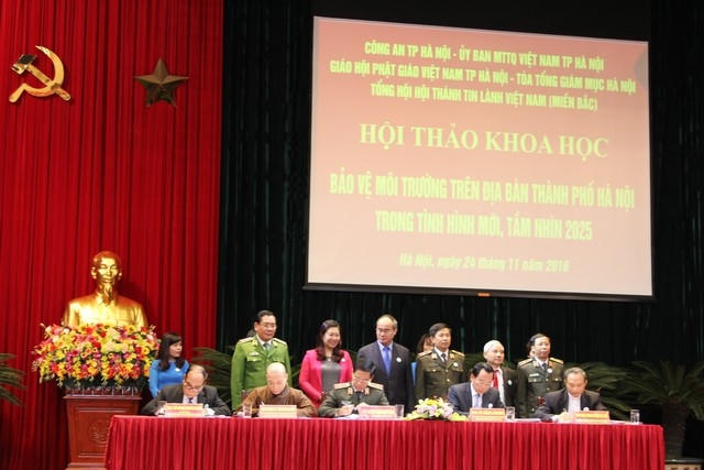 Các đơn vị đồng chủ trì Hội thảo khoa học đã làm lễ ký kết hướng tới mục tiêu xây dựng Thủ đô văn minh, thanh lịch, hiện đại, “sáng-xanh-sạch-đẹp”, gần gũi với thiên nhiên; xứng đáng là Thủ đô anh hùng, nghìn năm văn hiến- Thành phố vì hòa bình.