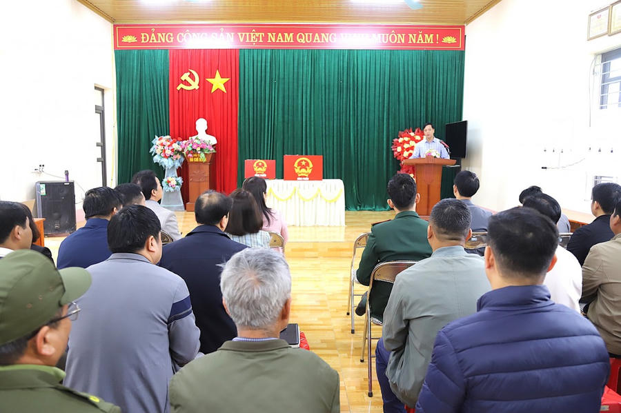 Ban chỉ đạo bầu cử xã Cẩm Giàng tổ chức vận hành thử công tác bầu cử tại Nhà văn hóa thôn Tân Xuân và thôn Nà Tu.