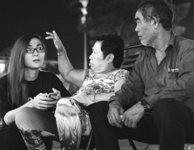 Chị Ba cùng ba mẹ.