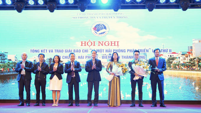 Các nhóm tác giả đoạt giải A Giải Báo chí “Vì một Hải Phòng phát triển” lần II