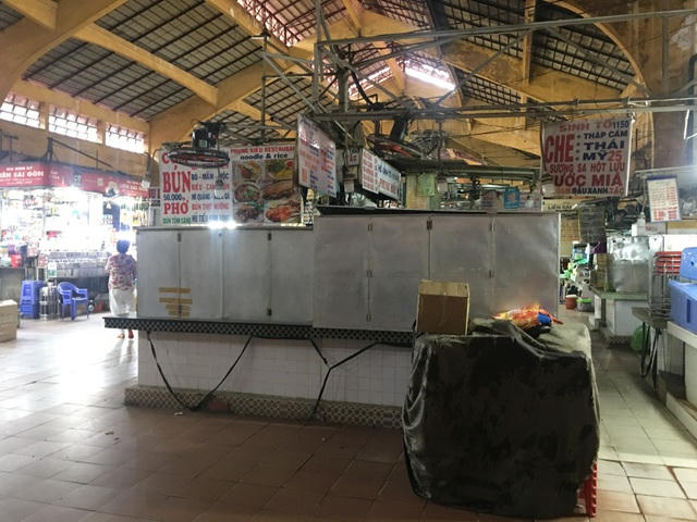 Nhiều quầy ăn uống tại chợ Bến Thành cũng đóng cửa kéo dài. Ảnh: Đại Việt