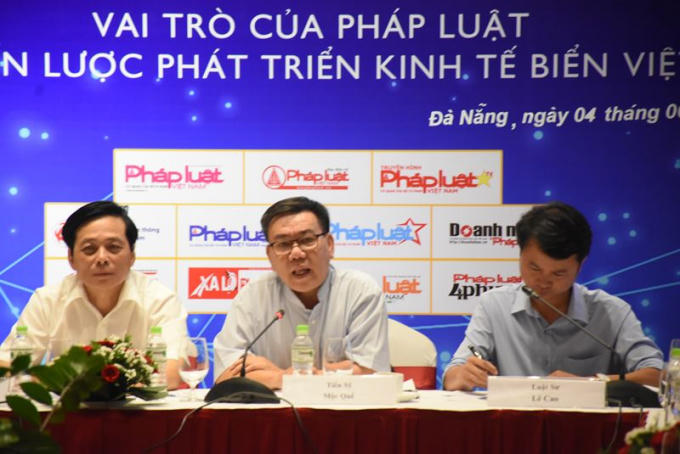 Tiến sĩ Mộc Quế (giữa) chia sẻ tại buổi Tọa đàm.