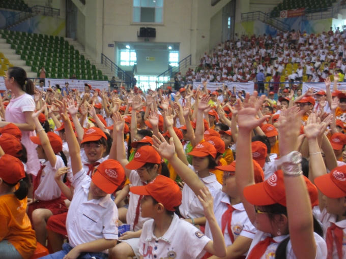 Các em học sinh nhiệt liệt hưởng ứng chiến dịch "Hành trình 10 triệu bàn tay sạch".