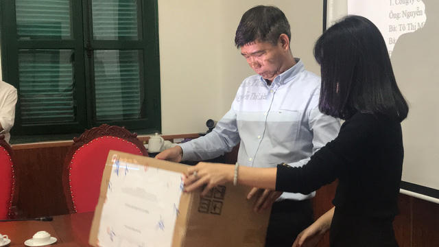 Đại diện C&ocirc;ng ty Cổ phần thực phẩm sữa TH kiểm tra th&ugrave;ng ni&ecirc;m phong