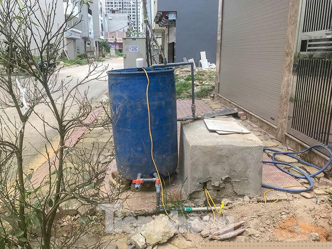 Tuy nhiên nguồn nước không được sạch, không được đảm bảo. Khu đất còn nằm ngay gần nghĩa trang.