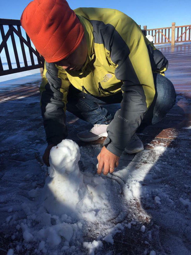 Bất ngờ cảnh sương muối phủ trắng đỉnh n&uacute;i Phan Si Păng